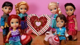 Valentines day 2021  Elsa amp Anna toddlers at school  Barbie is the teacher  heart crafts [upl. by Aonehc]