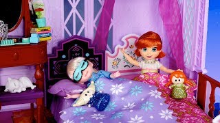 Barbie Frozen Family Evening Routine With Elsa amp Anna Toddlers  Playdate [upl. by Vanhomrigh]